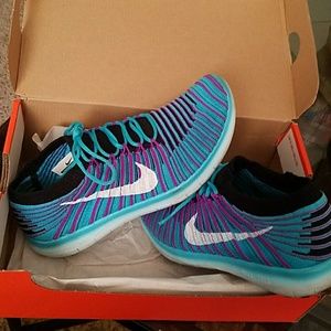 Nike free run motion flyknits :)